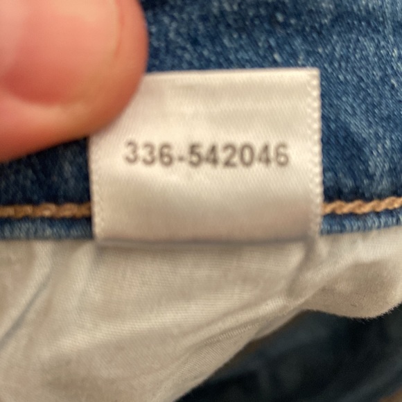 Paige Skyline Skinny Crop, Distressed, Mid-Rise, 27x25, NWT, $219 MSRP - Picture 7 of 14